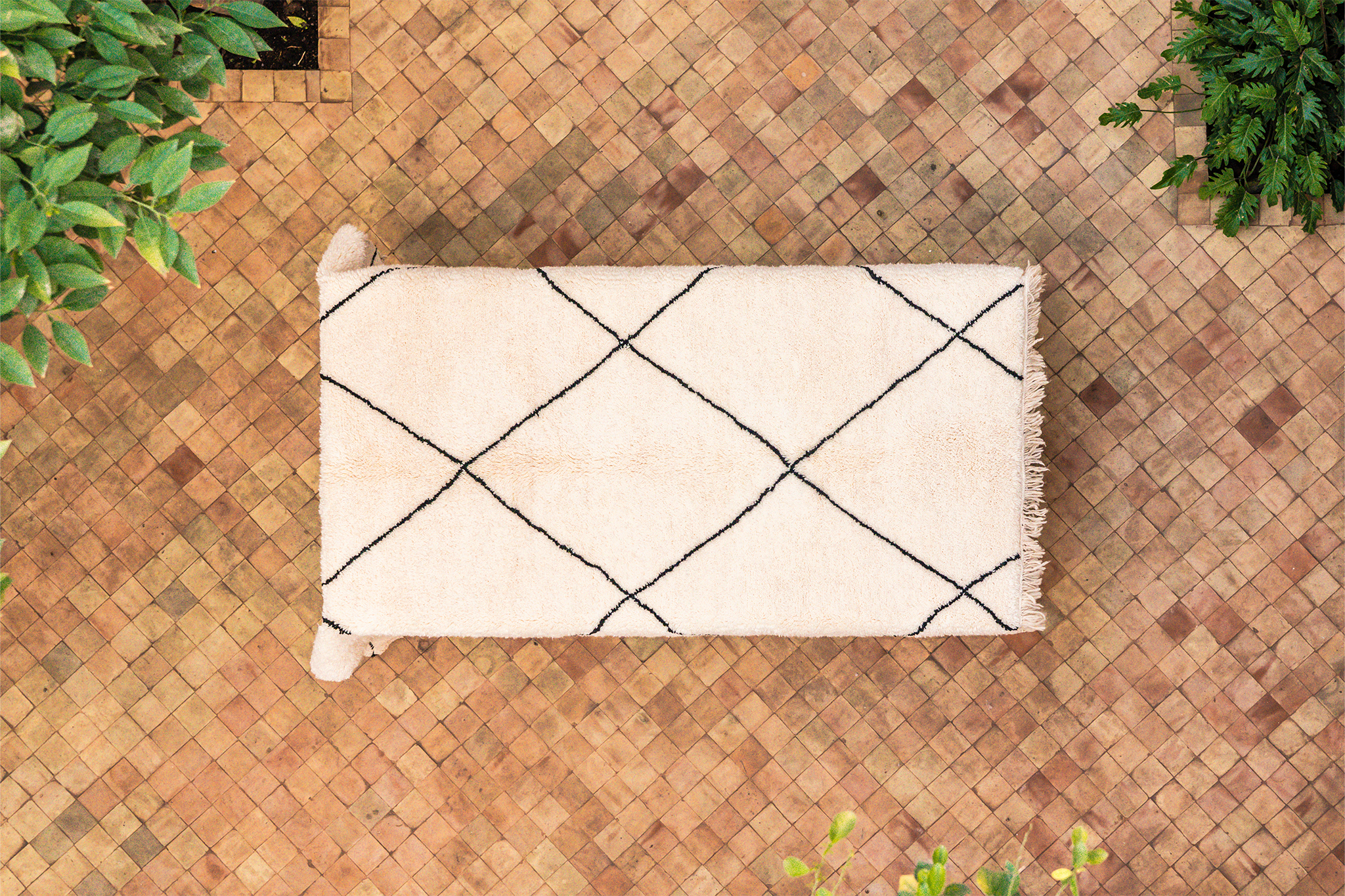 Classic Black Beni Rug | Vertical Ourain Rug | Ima Rugs